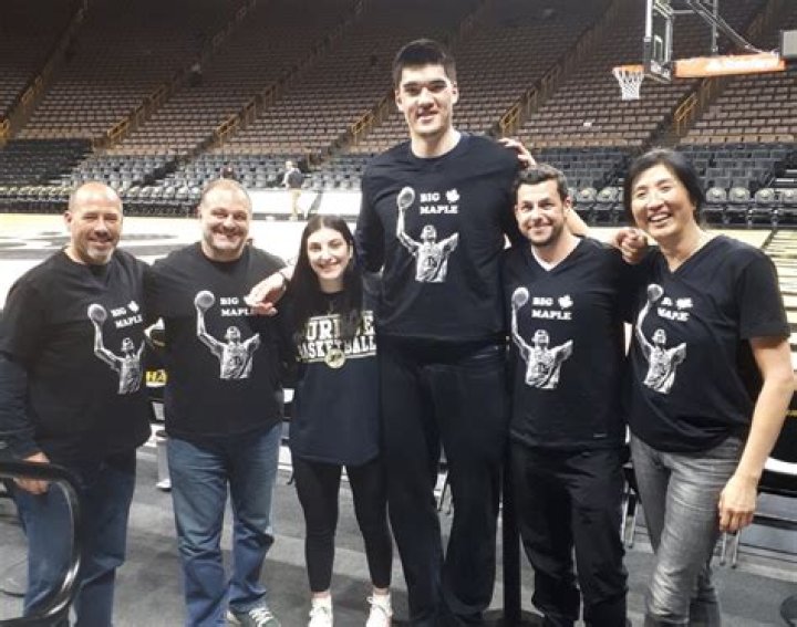 Height Dynamics Of Zach Edey's Family