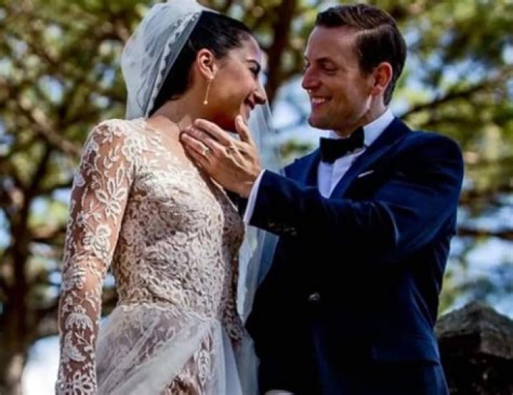Is Emily On The 5 Married?